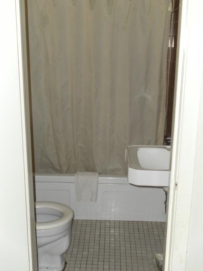 Tide Water Motel Hayes Ordinary Bilik gambar